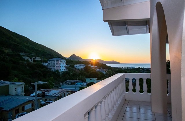 876 Penthouse Suites By Kingston Airport 🇯🇲