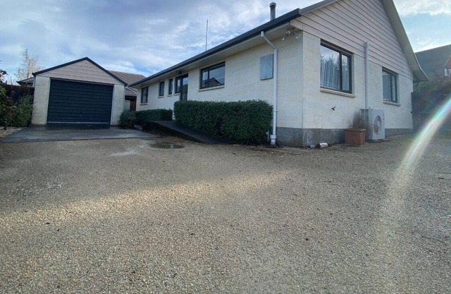 8b Rippingale Road