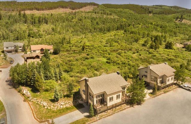8BR/6 Bath home in the Keystone Ski Area-sleeps 20-24; two private hot tubs