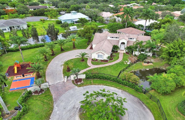 8BR Luxury Villa w/Amazing Pool & Basketball