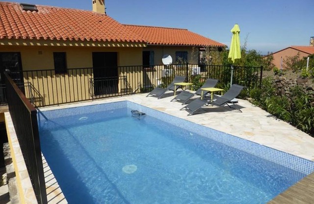 8COL12 Villa de caractère avec piscine privé