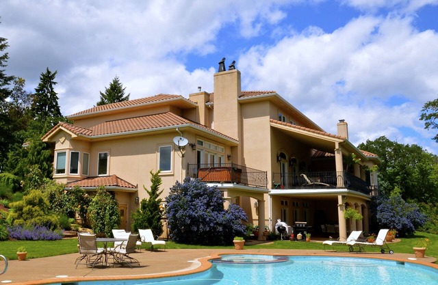9,500 sq ft, 6 bdrm Villa, Pool, Hot Tub, Theater. At the top of a vineyard.
