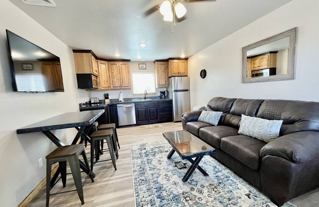 #9 Garage, Balcony, Close to Hiking Trails