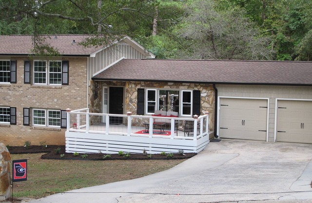 ~ 9 Min. Drive to STADIUM ~ UGA Inspired Home + RV Parking-See Description