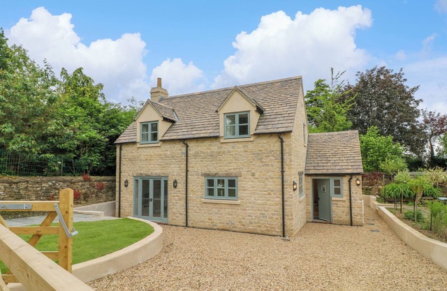 9 RECTORY LANE, pet friendly, with a garden in Edith Weston