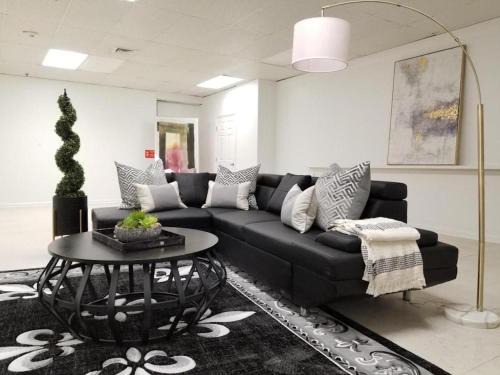 9BR-SLEEPS 19. Amazing Deal!