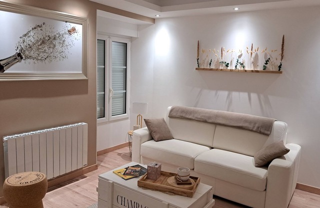 A 10 mn D'epernay, Gîte "La Bulle de Léna" Avec Petit-déjeuner +garage / Parking