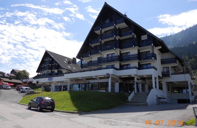 A 12 km from EVIAN quiet appt with south balcony in Thollon stats center