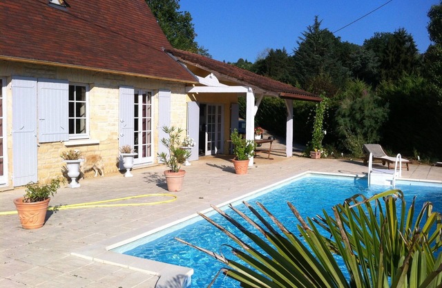 A 3 mn à Pied du Centre Médiéval de Sarlat, Maison Avec Piscine et Parking