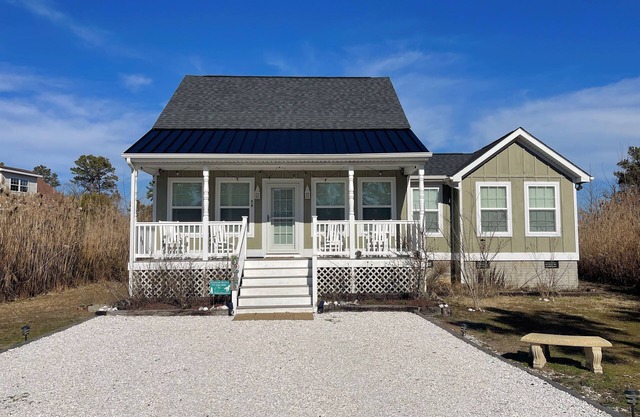 A "Bay" Cation - Nice home,LINENS AND TOWELS PROVIDED Quiet area- OB2