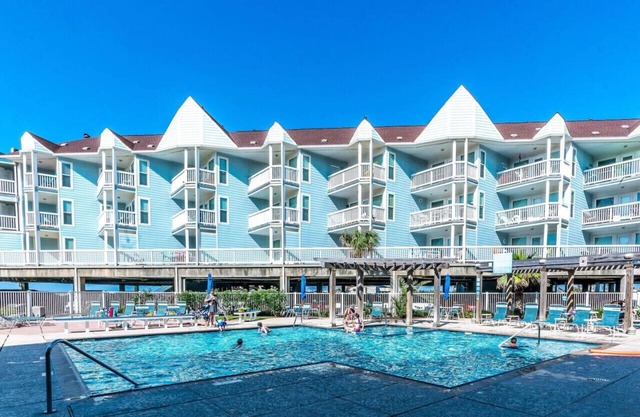 A Beachside Retreat Pools 2 hot tubs and more!