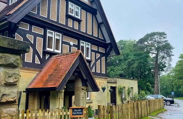 A beautifully renovated 5 Bedroom House with outdoor space and private Garden