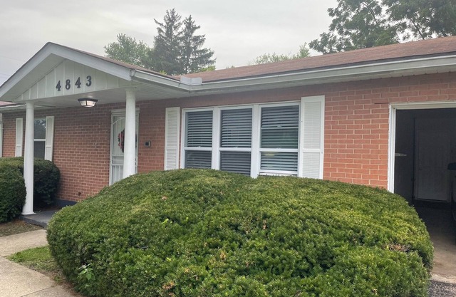 A BEAUTIFUL 3 BEDROOM BUNGALOW WITH ALL MODERN AMENITIES CLOSE TO A PARK!