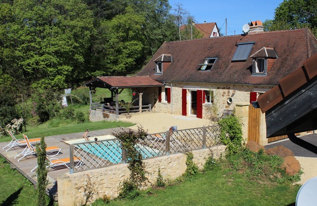 A beautiful cottage in the Black Perigord quiet with heated pool