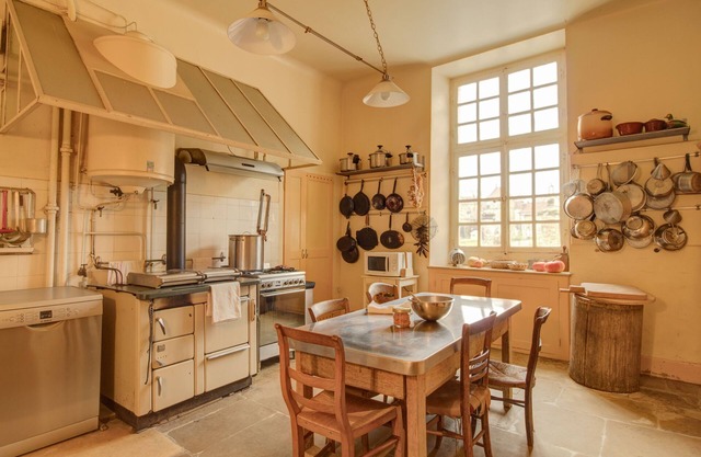 A beautiful family castle, welcoming and authentic, in the countryside