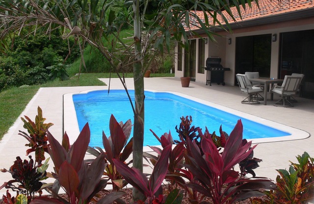 A beautiful house in secure community, great views, pool, close to town.n