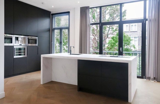 A beautiful room with own bathroom and toilet in the city centre