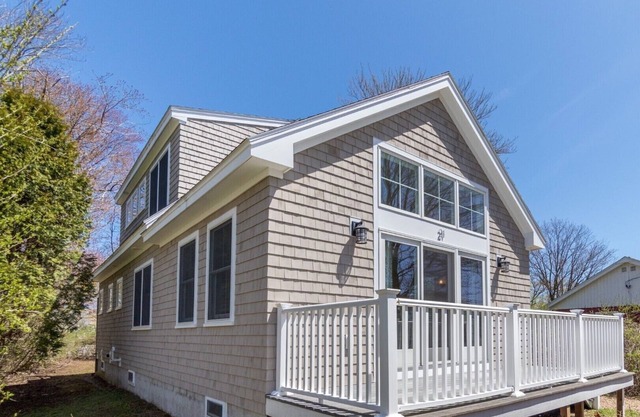 A Charming, Upscale Beach House Only A Two-Minute Walk to the Ocean