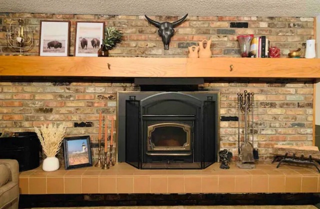 A cheerful 1-bedroom and 1 bath residential unit.