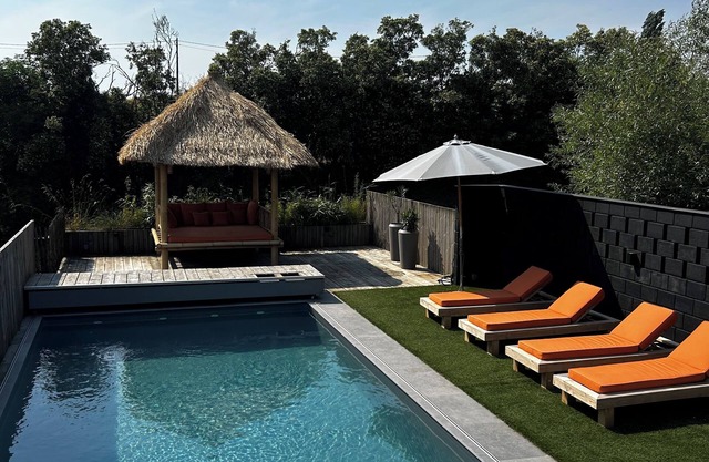 A Cocoon for 2 People With a Beautiful View of the Valley Tournai