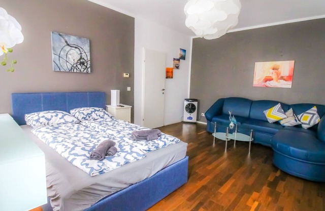 A comfortable, well-located Executive Studio 3P MM