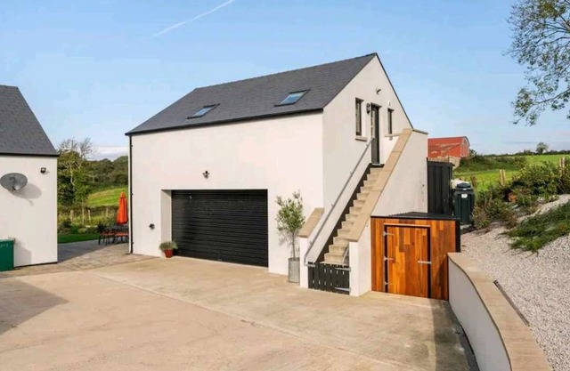 A cosy 2 Bedroom apartment situated in Banbridge. 30mins from Belfast.