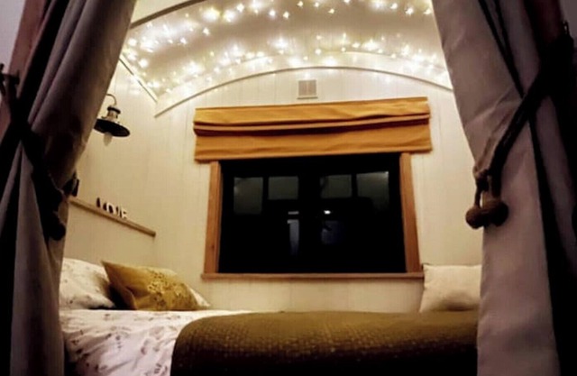 A Cosy Shepherd's Hut in Heart of the South Downs National Park