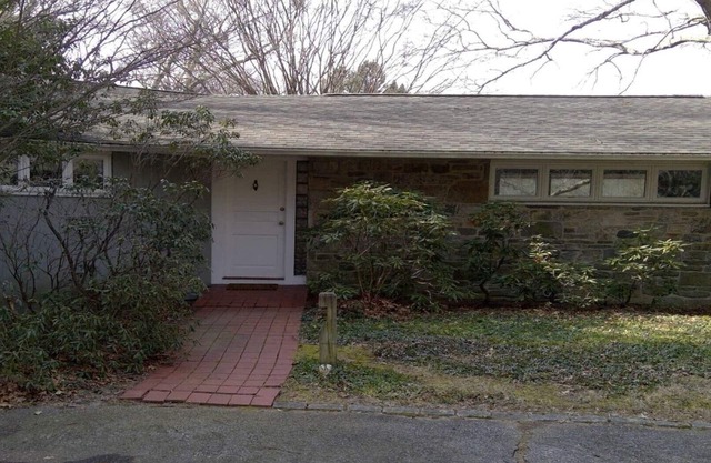A country guest house just 21-32 minutes Bridgeport or New Haven Universities.