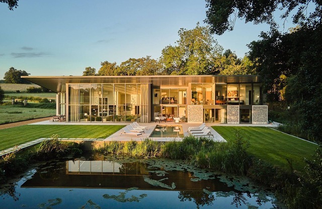 A country house that sleeps 14 guests in 7 bedrooms