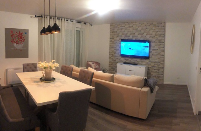 A cozy apartment close to transport links for your Idf escapades.