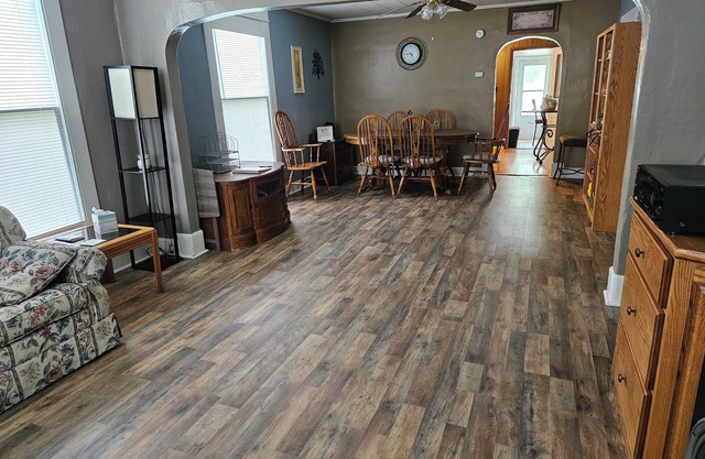 A cozy home to be & pets OK. It's close to eateries, shops and Hwy's 24 and 63.