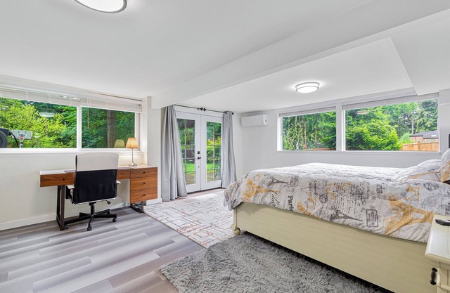 A Cozy HomeAway Home @Bridle Trail, Bellevue, WA