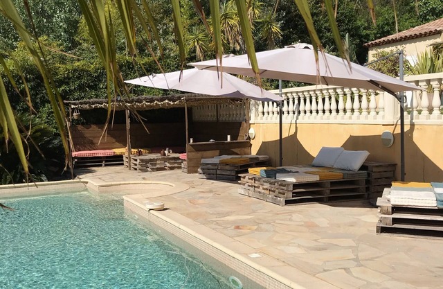A Deux pas de la mer : Piscine,spa,salle de Billard,baby-foot et Boulodrome