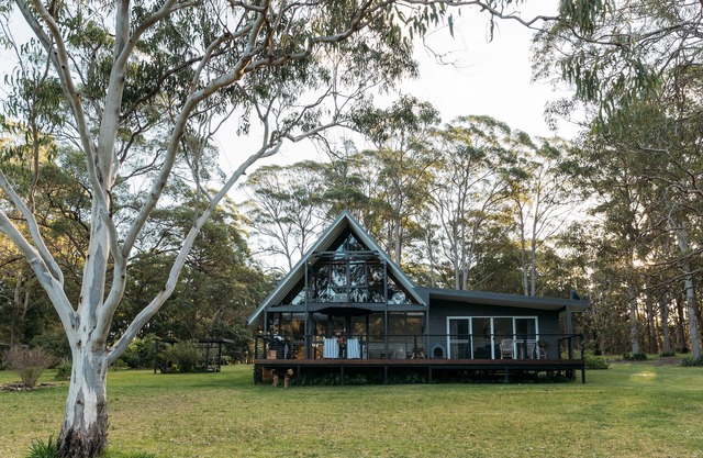 A Dreamy Nature Escape Near Seal Rocks ~ Dog Friendly ~ Linen Provided