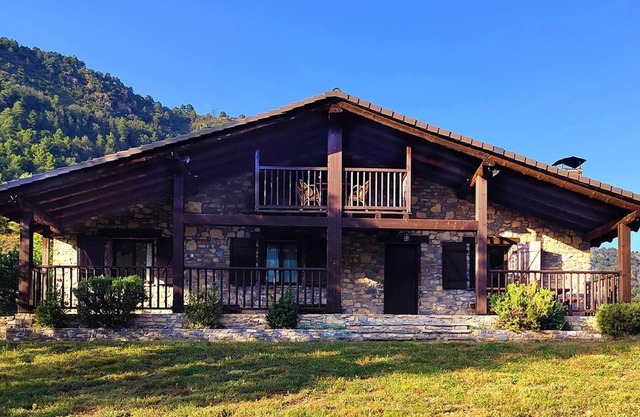 A fantastic holiday home, private pool and barbecue. Wifi