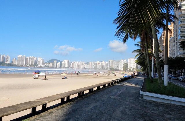 A few steps from the beautiful Praia das Pitangueiras