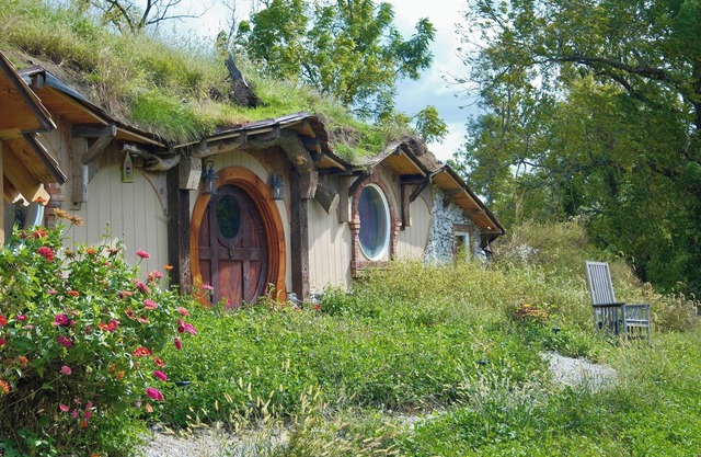 A four bedroom hobbit hole style home five minutes from historic Nauvoo Illinois