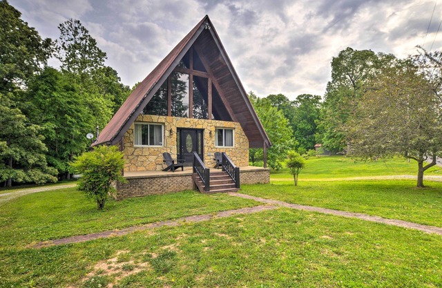 A-Frame Cabin w/Hot Tub, Walk to Kentucky Lake!