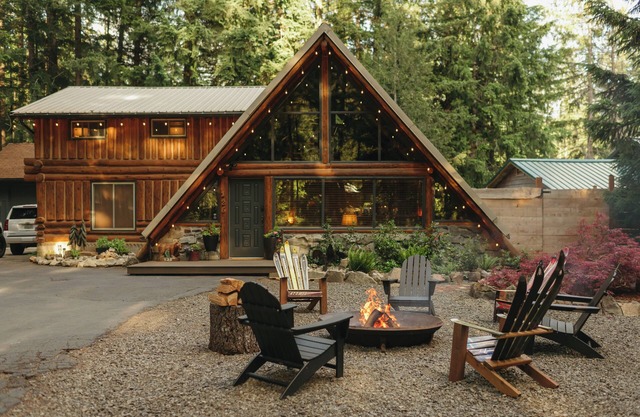 A Frame Log Cabin, Ski, Hike, Explore, EV Charger, Hot Tub