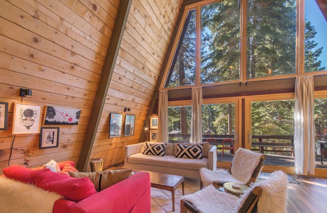 A Frame of Mind- filtered lake views, a large deck area, and only a short drive to shores of Tahoe