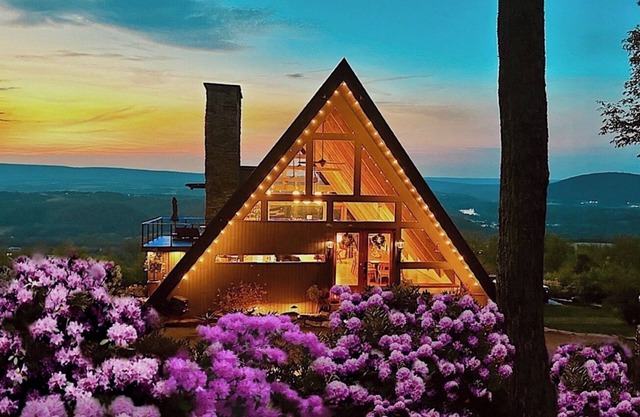 A-frame W/Hot-tub, Mountain View & tennis court