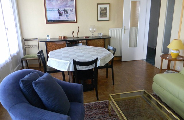 A furnished apartment close to the beach, Océanopolis and the botanical garden.