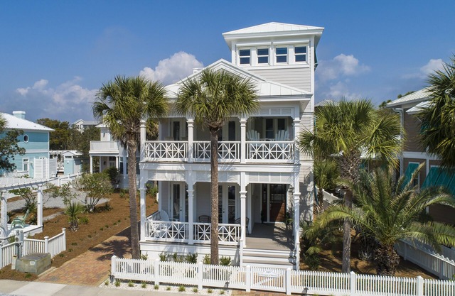 A Glimpse of Heaven in Carillon Beach! Steps to beach w/complimentary loungers!