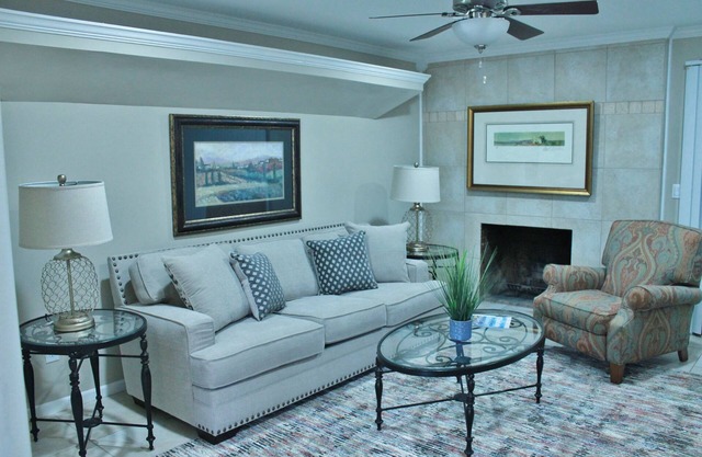 A Good Distraction! Pet Friendly All Inclusive South Charlotte Condo