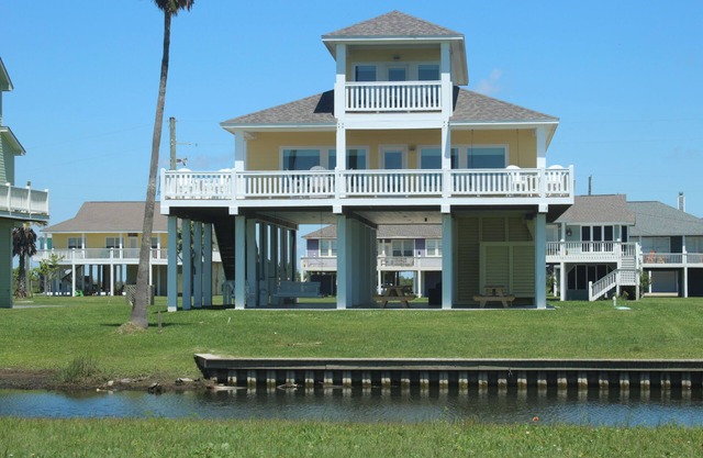 A Great Getaway, 5⭐️, 2nd Row Home w/Great Views & Many Amenities."