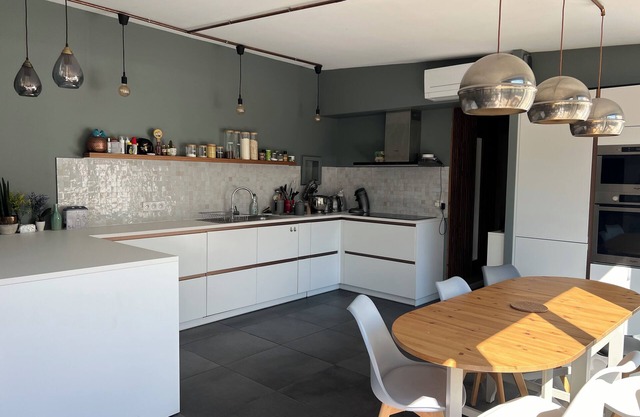 A haven of peace in the town center. Architect-designed house to discover.