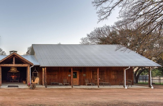 A Hunter's Dream: Gorgeous Hill Country Cabin for 6 with whitetails and views.