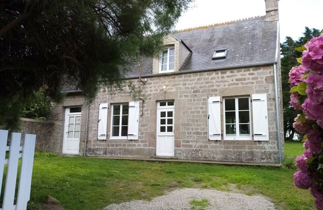 "A l'Abri des Regards", charming gite 700m from the sea, near Barfleur - 4/6p
