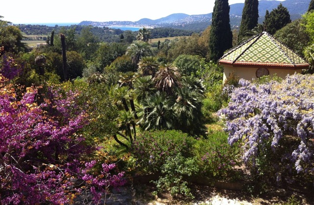 A little corner of paradise in a Mediterranean garden with sea view