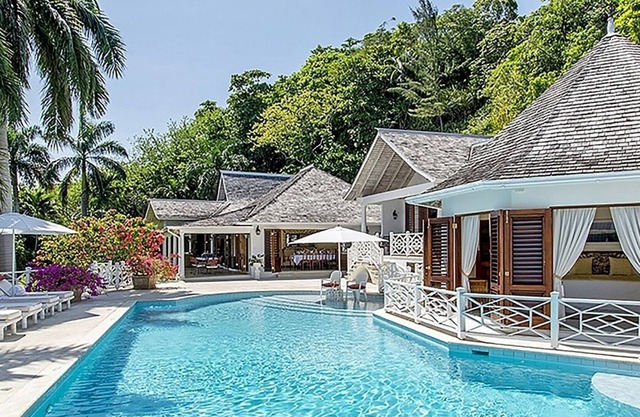 A Luxurious, Fully Staffed & Stylish Villa, Private Pool & Amazing Sea Views in Montego Bay!